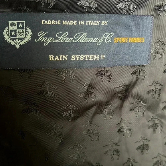 Brooks Brothers Storm System Loro
Piana wool vest with rabbit fur collar size 6 - Picture 5 of 11